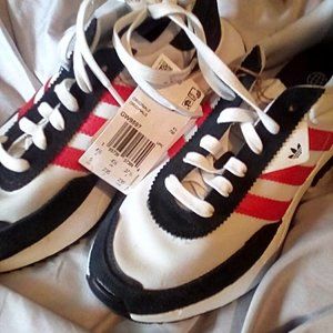 Adidas size 5 women retropy f2 j